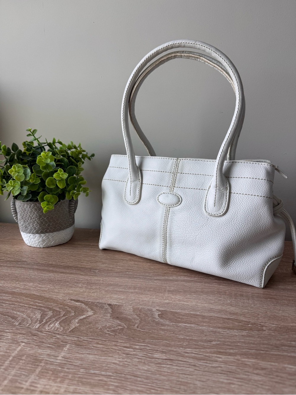 CNKW White Leather Handbag Zip Top Canada